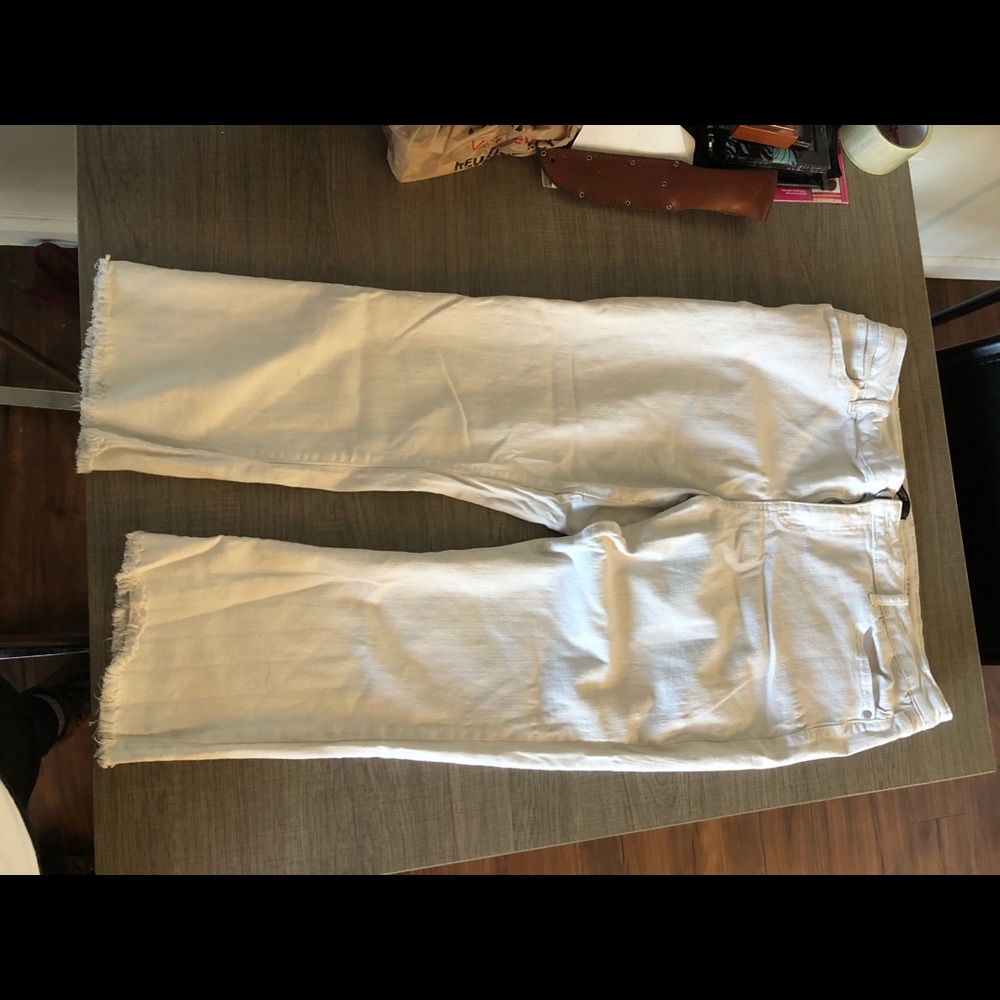 White Capri jeans